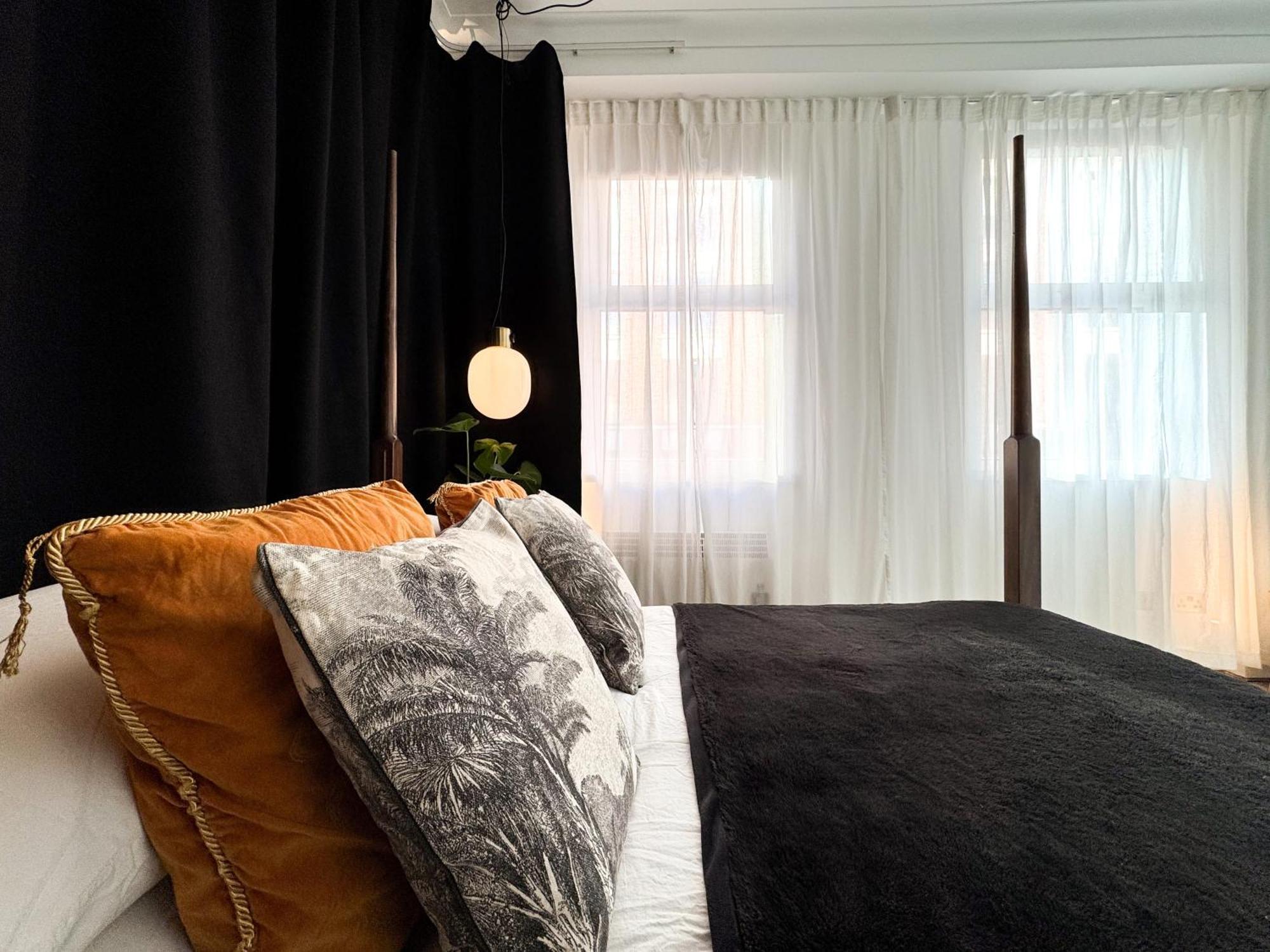 Tranquil Oasis W 100Inch Cinema & Hammock, By The Design Traveller Apartment London Luaran gambar
